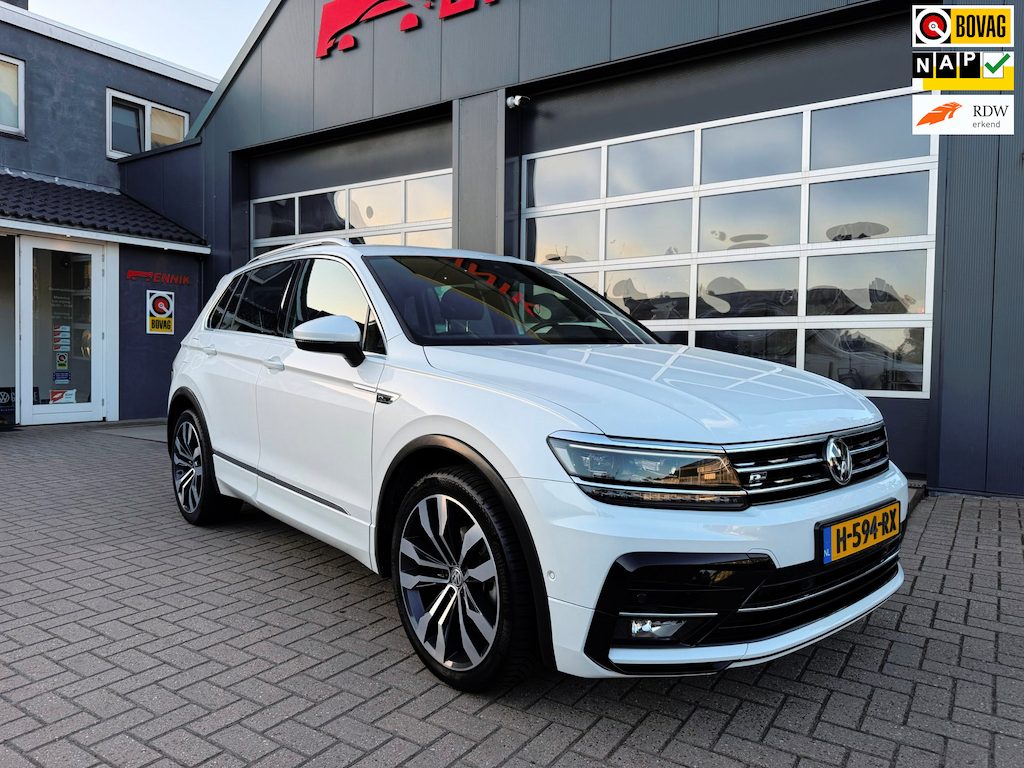 Volkswagen Tiguan 1.5 TSI ACT Highline Business R-Line / Pano / ACC / Massage / Camera / Trekhaak / Parel Wit .