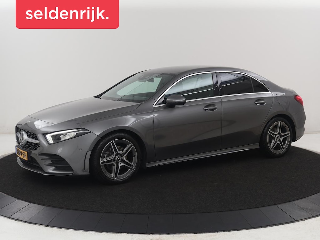 Mercedes-Benz A-klasse 180 Business Solution AMG | Leder/alcantara | Stoelverwarming | Cruise control | Widescreen | Carplay | Climate control | Camera | Park assist |