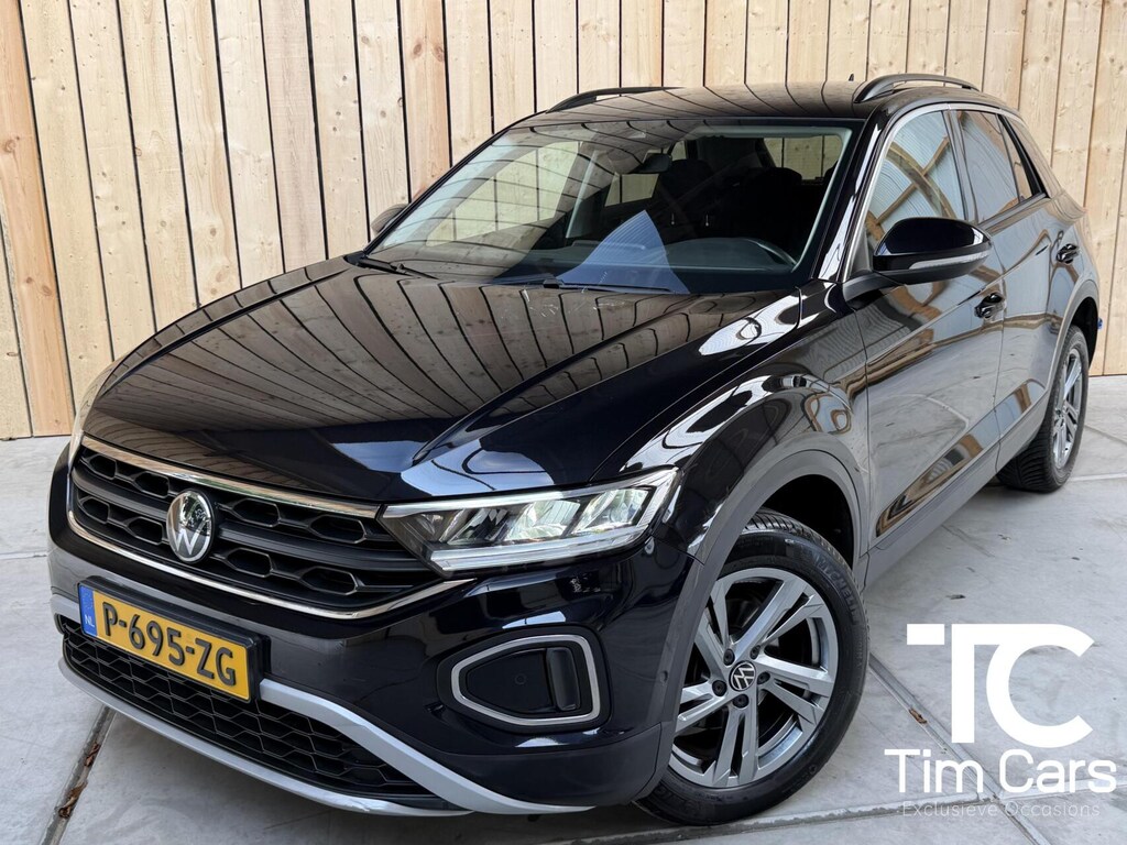 Volkswagen T-Roc 1.0 TSI Life 75 Edition Apple CarPlay/Android Auto | Airconditioning | Cruise control adaptief | LED koplampen | Lichtmetalen velgen | Rijstrooksensor | Getint glas | Achteruitrijcamera