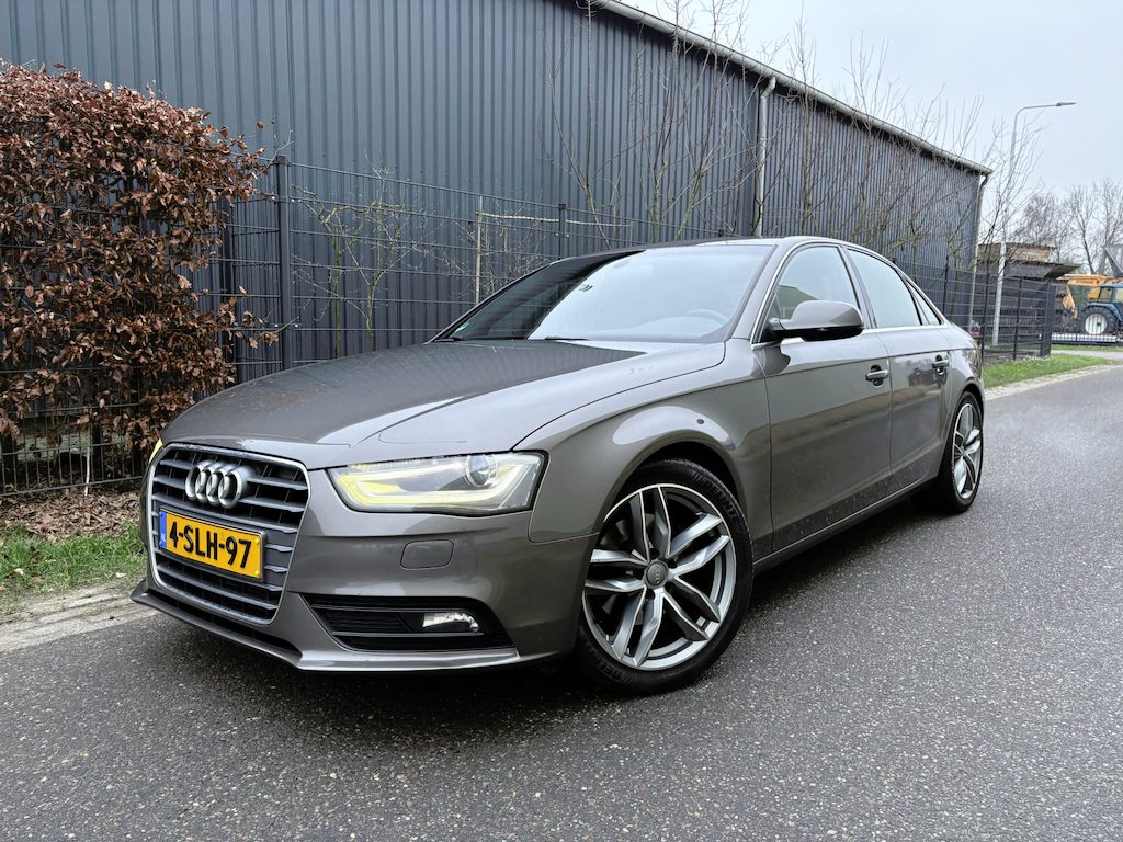 Audi A4 Limousine 1.8 TFSIe Edition / NAVI / AIRCO / CRUISE