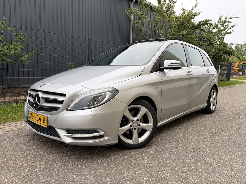 Mercedes-Benz B-klasse 200 CDI Ambition / AUTOMAAT / PANORAMADAK / MEMORY / LEER / NAVI
