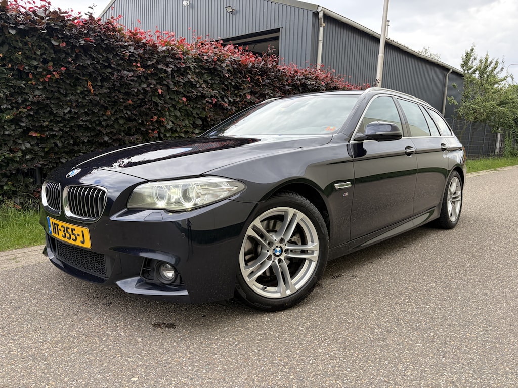 BMW 5-Serie Touring 520i Executive / AUTOMAAT / M-PAKKET / NAVI / CRUISE