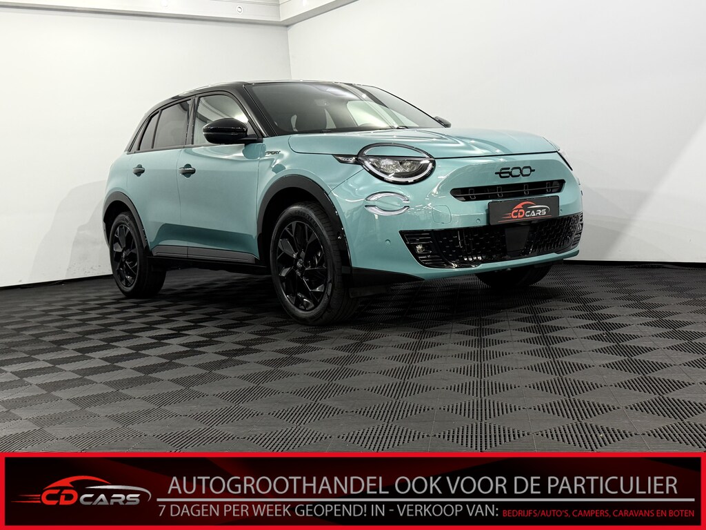 Fiat 600 1.2 Hybrid Sport 145PK Camera, Apple carplay, Rijstrook correctie, velgen, Stoelmassage, Verstelbare stoelen, Stoelverwarming, Cruise control adaptief, 2 Jaar garantie