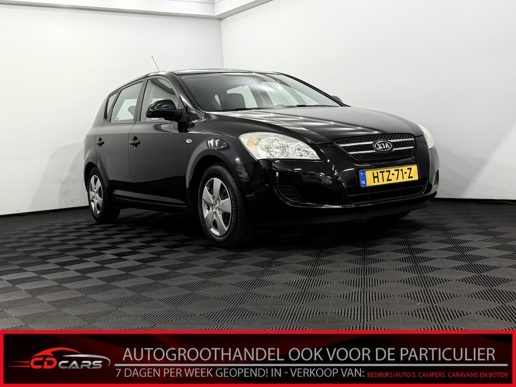 Kia Ceed cee'd 1.4 X-ecutive Inruilauto’s tegen vaste prijzen. Voor meer info: 0638140850 Bij de verkoop van gebruikte voertuigen door CD-Cars wordt geen standaard garantie verstrekt. De koper aanvaardt het voertuig in de staat waarin het zich bevindt op het moment van aankoop