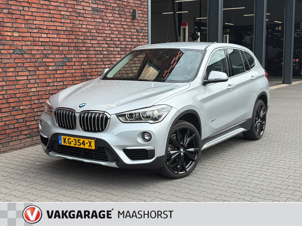 BMW X1 SDrive20i Centennial Executive Automaat Memory/ParkeerSensoren/afneembare trekhaakClima/Airco/Cruise/Navi/Bluetooth