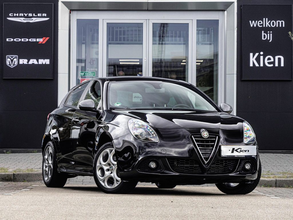 Alfa Romeo Giulietta 1.4 T Sprint | Navi | PDC | 4 season banden | 1e eigenaar | Trekhaak | Climate Control