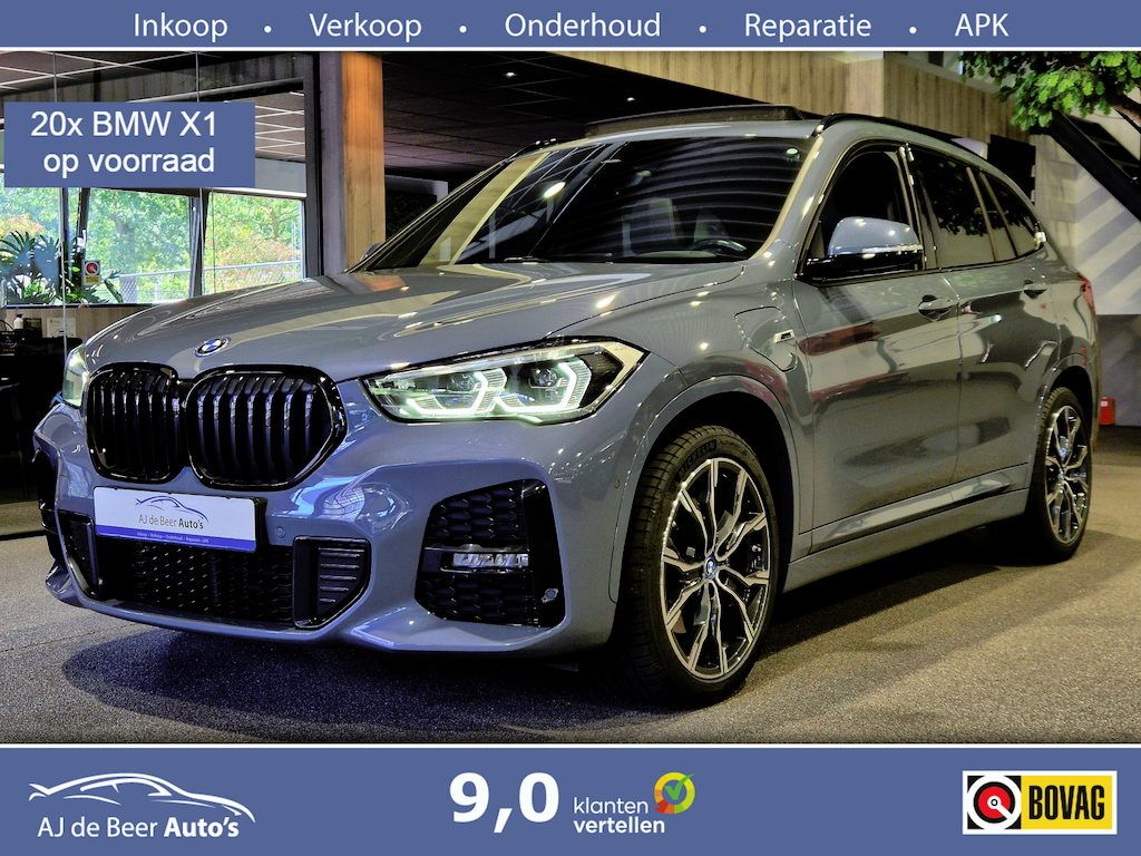 BMW X1 xDrive25e High Executive M-Sport | Panorama | 19” | Trekhaak | Camera | HUD | Stormbay metallic