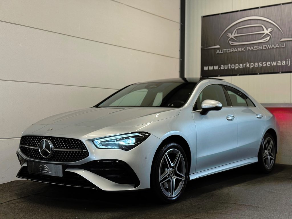 Mercedes-Benz CLA 250e AMG Line Pano, ACC, Sfeerverlichting, LED, Stuurverwarming, Trekhaak, Keyless, Standkachel, Airco