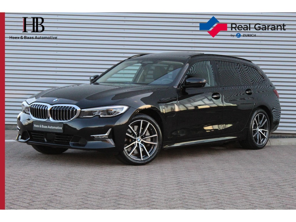 BMW 3-Serie Touring 330e xDrive Pano/Trekhaak/Headup/Camera