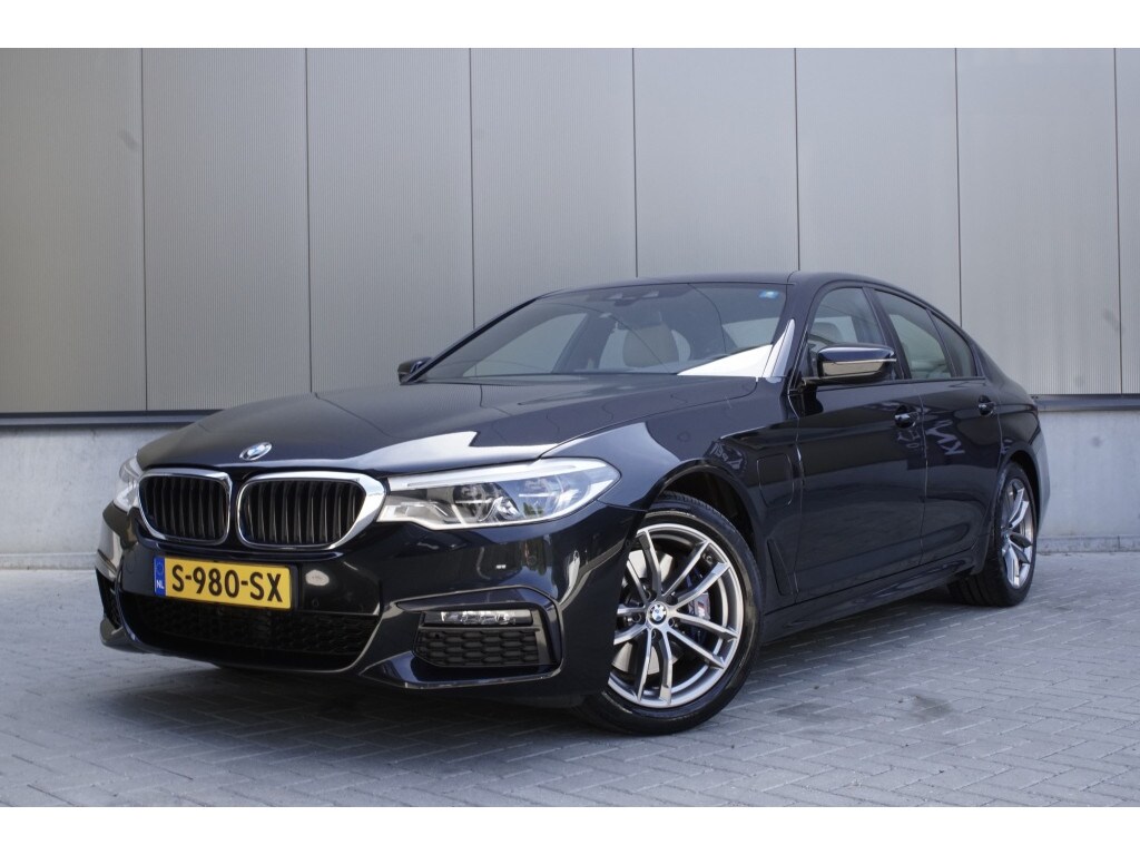 BMW 5-Serie 530e iPerf High Exe | M-Sport | Elek. trekhaak | Parkeercamera | Stoelverwarming |