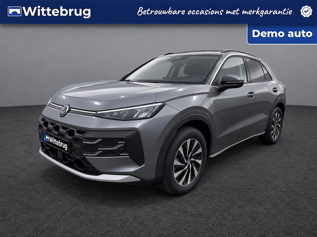 Volkswagen T-Roc 1.5 eTsi Life First Edition Zwenkbare trekhaak / Dodehoek detectie / Stuur en stoelverwarming / 17'' LMV Rijdende demonstratieauto, bezichtiging op afspraak