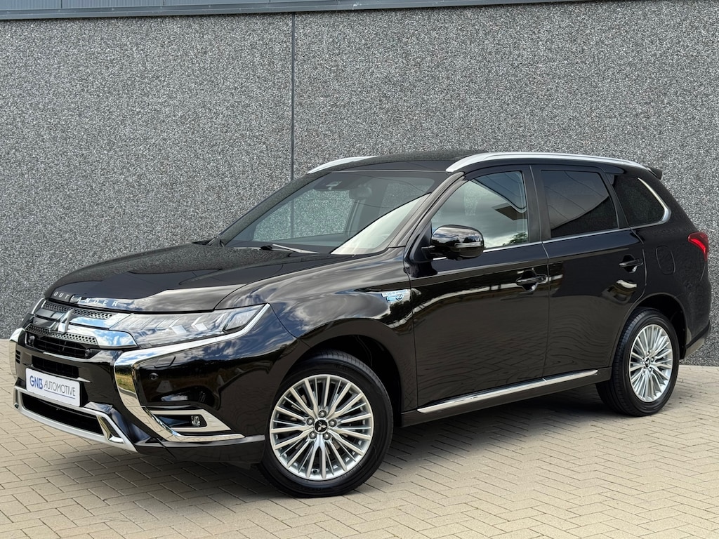 Mitsubishi Outlander 2.4 PHEV Instyle | Schuifdak | Dodehoek assistent | 360° Camera | Adaptive cruise control | Stoelverwarming |