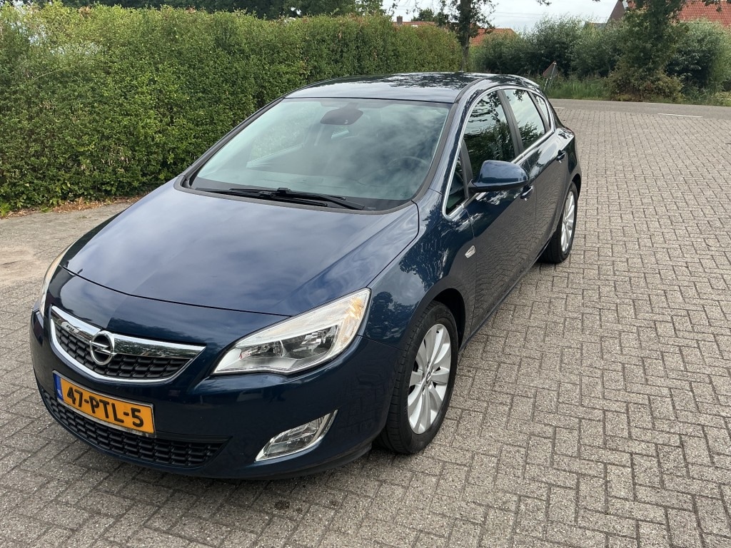 Opel Astra 1.4 TURBO COSMO