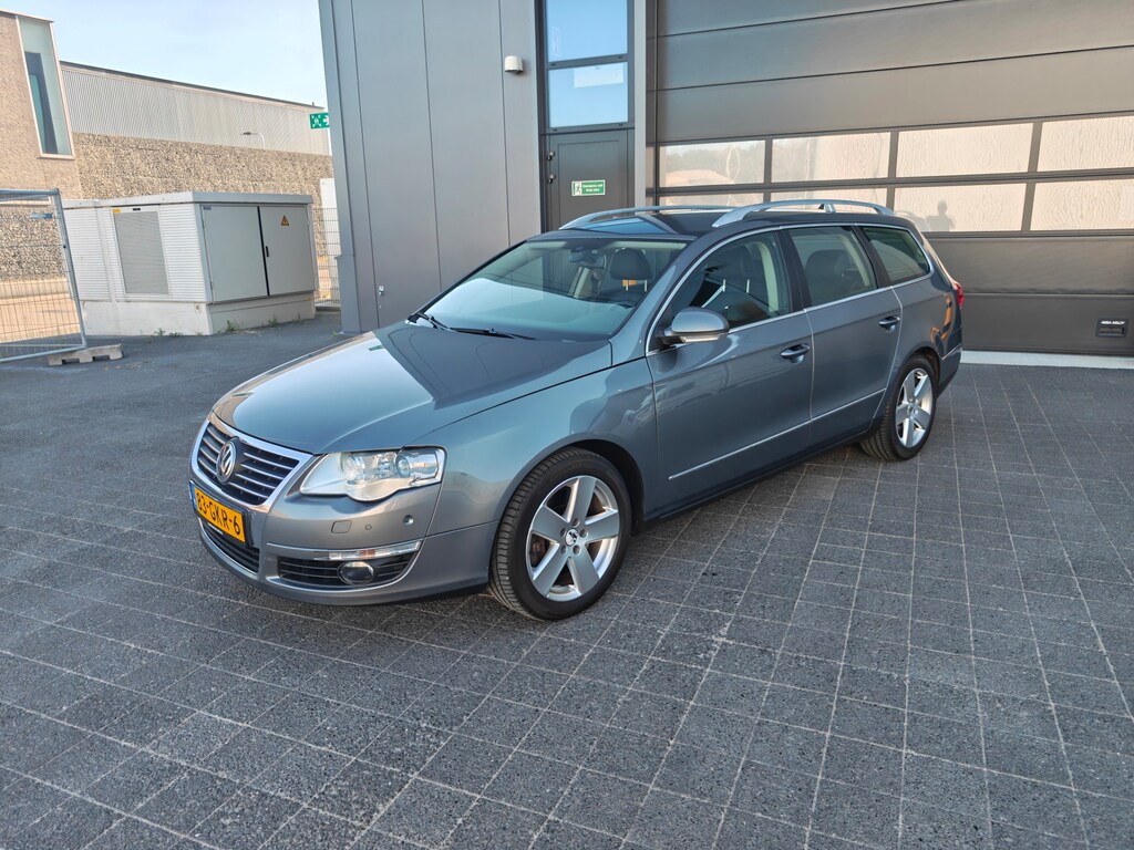 Volkswagen Passat Variant 3.2 V6 Highline 4M,Auto is met nieuwe apk,Climate control,Parkeersensoren,Cruise control,Navi