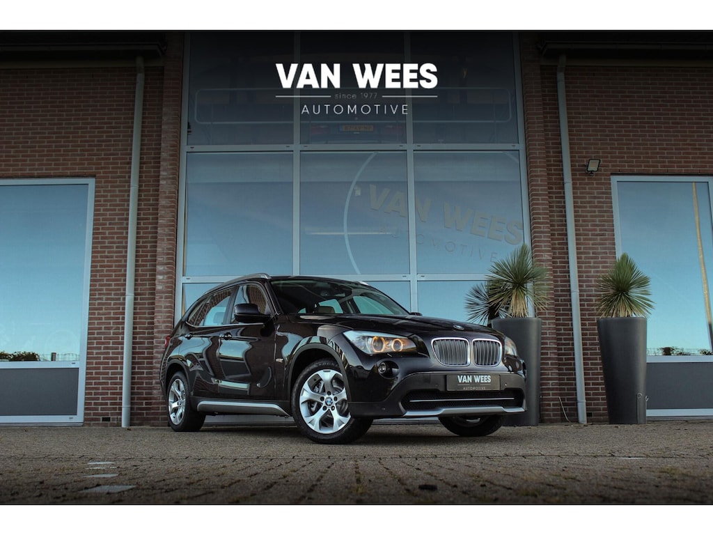 BMW X1 xDrive28i Executive | 3e eigenaar | Keyless entry | Memory | Stoelverwarming | Xenon | Cruise control | Navigatie | Sportstuur | PDC | Climate control | Lichtpakket | Regensensor
