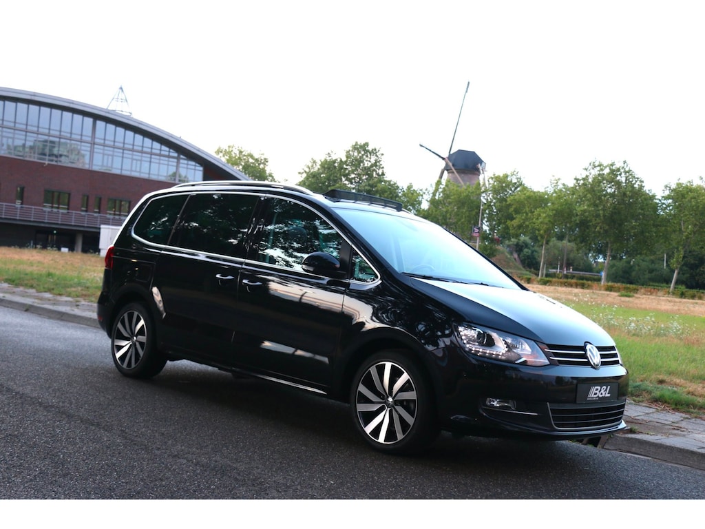 Volkswagen Sharan 1.4 TSI Highline 7-persoons Fully Loaded alle dankbare opties 1e eigenaar Full Option Uniek Panoramadak NW Staat