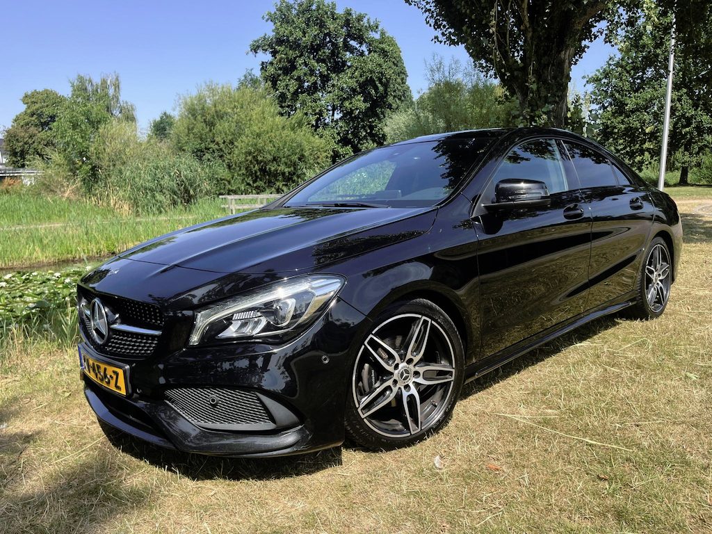 Mercedes-Benz CLA 180 Business Solution AMG