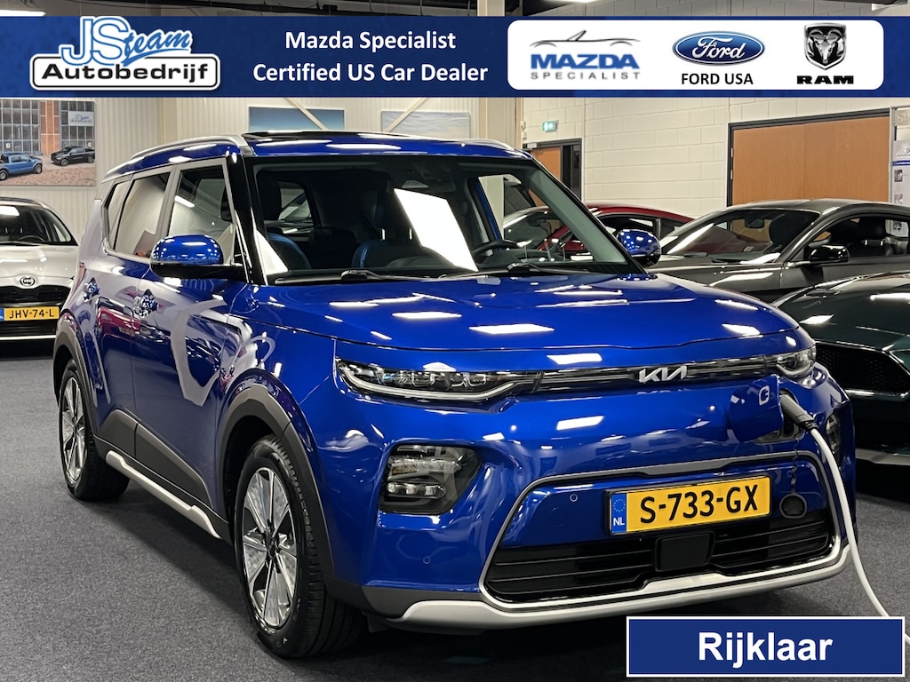 Kia e-Soul ExecutiveLine 64kWh 204PK Automaat | SOH 100% | Leder | Navigatie | Head-Up display | Schuifdak | Trekhaak | Harman Kardon Audio