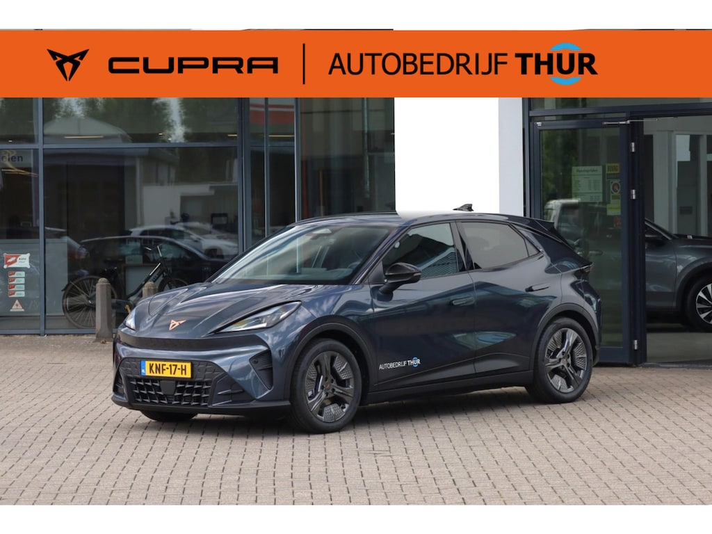 CUPRA Raval Business First Edition 56 kWh 211PK / 155kW, Apple Carplay & Android Auto, automatisch grootlichtassistent, verwarmbare voorstoelen, verwarmbaar multifunctioneel lederen stuurwiel, achteruitrijcamera (Rear View), parkeersensoren voor en achter (PDC), elektrisch verstelbare bestuurdersstoel met geheugen, elektrisch verstel-, verwarm- en inklapbare buitenspiegels, rijprofielen (Driving Profiles), keyless go & entry, DAB+ etc.