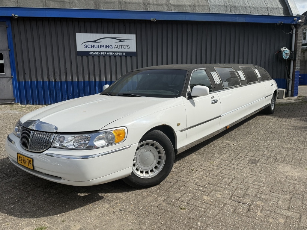 Lincoln Town Car 4.6 Signature Stretched Limo!