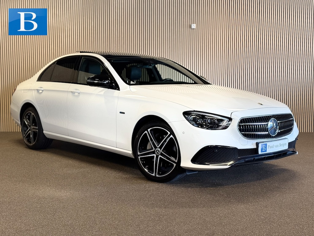 Mercedes-Benz E-klasse 300e 4-Matic Avantgarde-PANORAMA-NIGHT-WIDESCREEN-CAMERA-SPOORPAKKET-COMPLEET