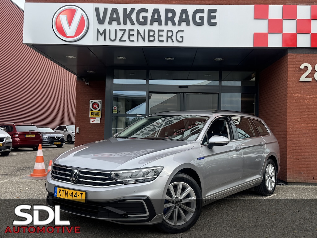 Volkswagen Passat Variant 1.4 TSI PHEV GTE Business // LED // ADAP. CRUISE // NAVI + CARPLAY // CAMERA // PDC V+A // ERGO COMFORT STOEL