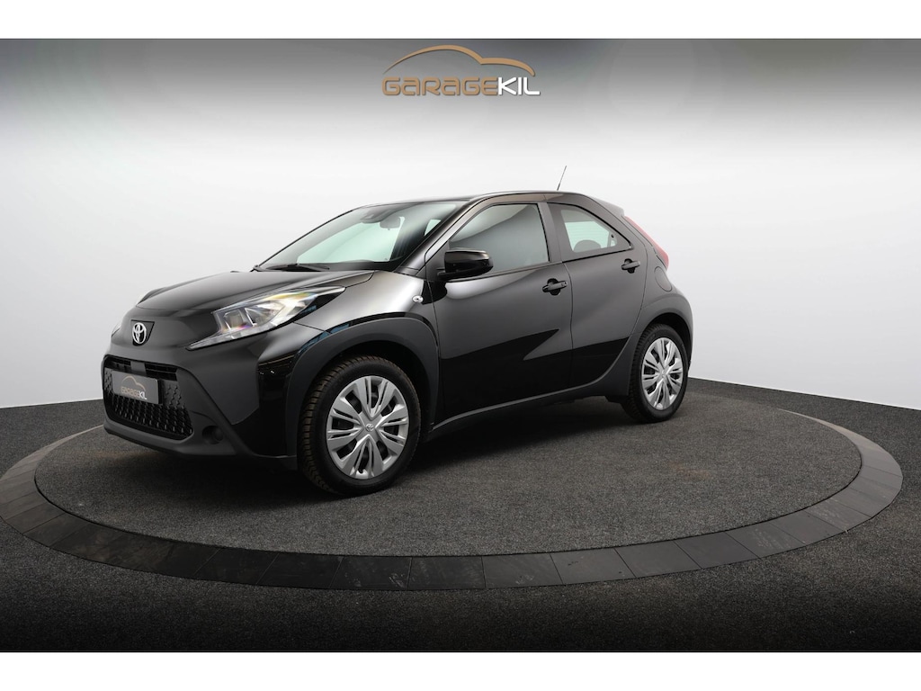 Toyota Aygo X 1.0 VVT-i MT Play Dealeronderh. / Smartphone Integratie / DAB radio / Achteruitrijcamera / Keyless Entry / Climate