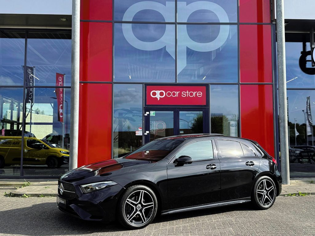 Mercedes-Benz A-klasse 200 AMG Facelift | Panorama | Head Up | Memory Seats | Sfeer verlichting | Camera voor - achter | Carplay |