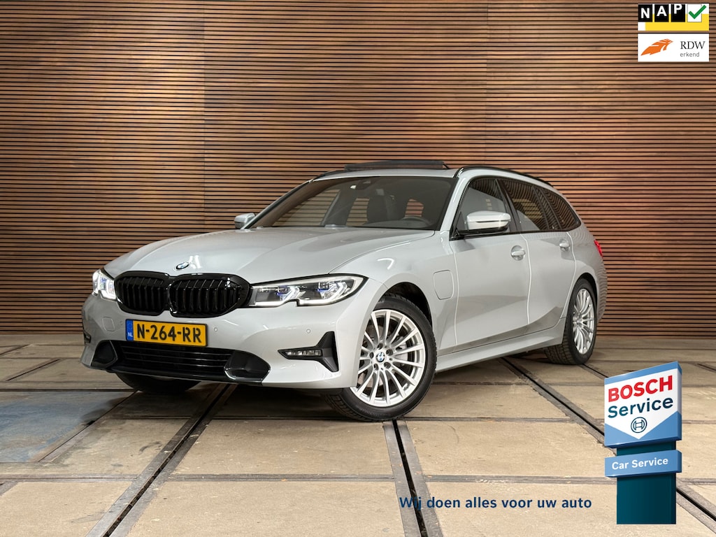 BMW 3-Serie Touring 320e Sportline | Pano | Leder | Laser | Shadow Line | Trekhaak elektr. | 18 inch | Stoelverwarming