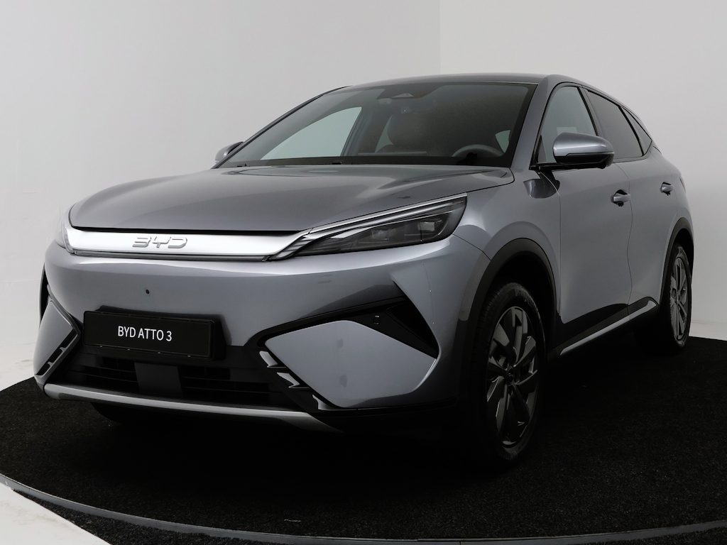 BYD Atto 3 EVO Design 74.8 kWh Nu € 2.950 voordeel, vanaf € 38.790. Kom hem vandaag nog bewonderen bij Louwman BYD Eindhoven!