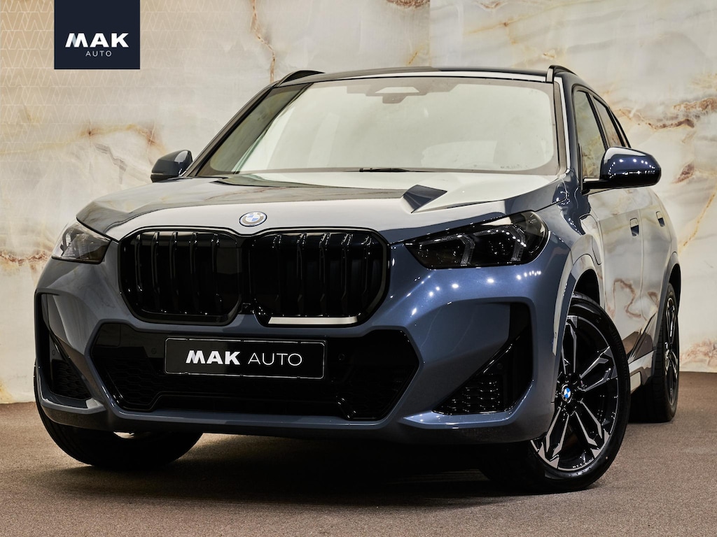BMW X1 xDrive25e M Sport Pro , 360 camera, 19", massage, HUD, ACC, adap-LED, keyless, NP68k