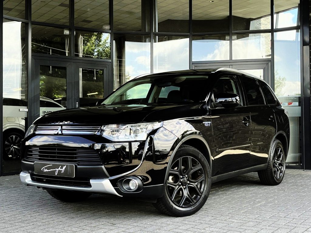 Mitsubishi Outlander 2.0 PHEV INST - LEDER - SCH./KANT.DAK - BLACK ON BLACK