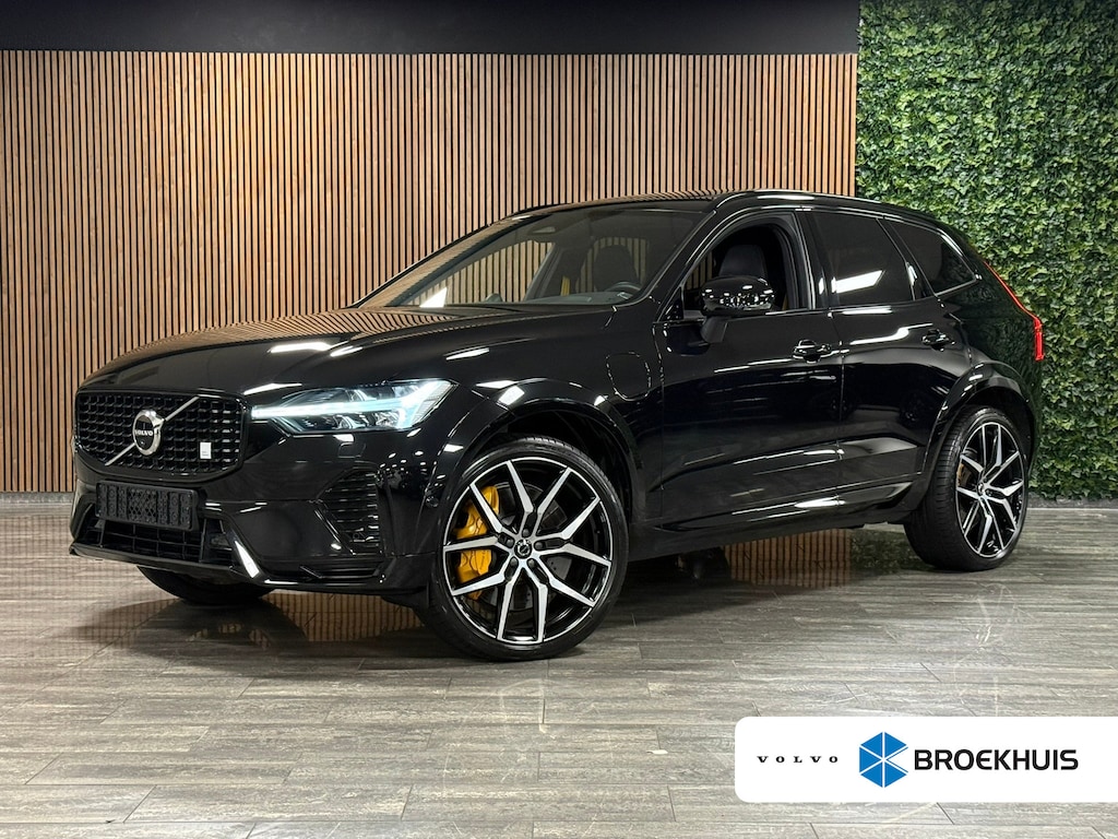 Volvo XC60 T8 AWD Recharge Polestar Long Range | Bowers & Wilkins | Trekhaak | 360° Camera | 22 Inch | 455pk | Adaptieve Cruise Control | Stoel en Stuurwielverwarming | Full LED Meesturende koplampen | Pilot Assist | Standkachel met Volvo On Call App | Elektrische voorstoelen geheugen | R-Design Contour Stoelen met wit stiksel en bies | Zitting verlenging voorstoelen | Lederen dashboard | Schuifdak | Google Infotainment | Gelamineerde/geluidwerende zijruiten | Keyless Drive | Parkeersensoren voor+achter | Geïntegreerde kinderzitjes achterin | Privacy Glass | Elektrisch bedienbare achterklep | DAB Radio | Apple Carplay/Android Auto | Draadloos telefoon opladen | Volvo On Call met mobiele App functie | Onyx Black Metallic | Unieke kenmerken: