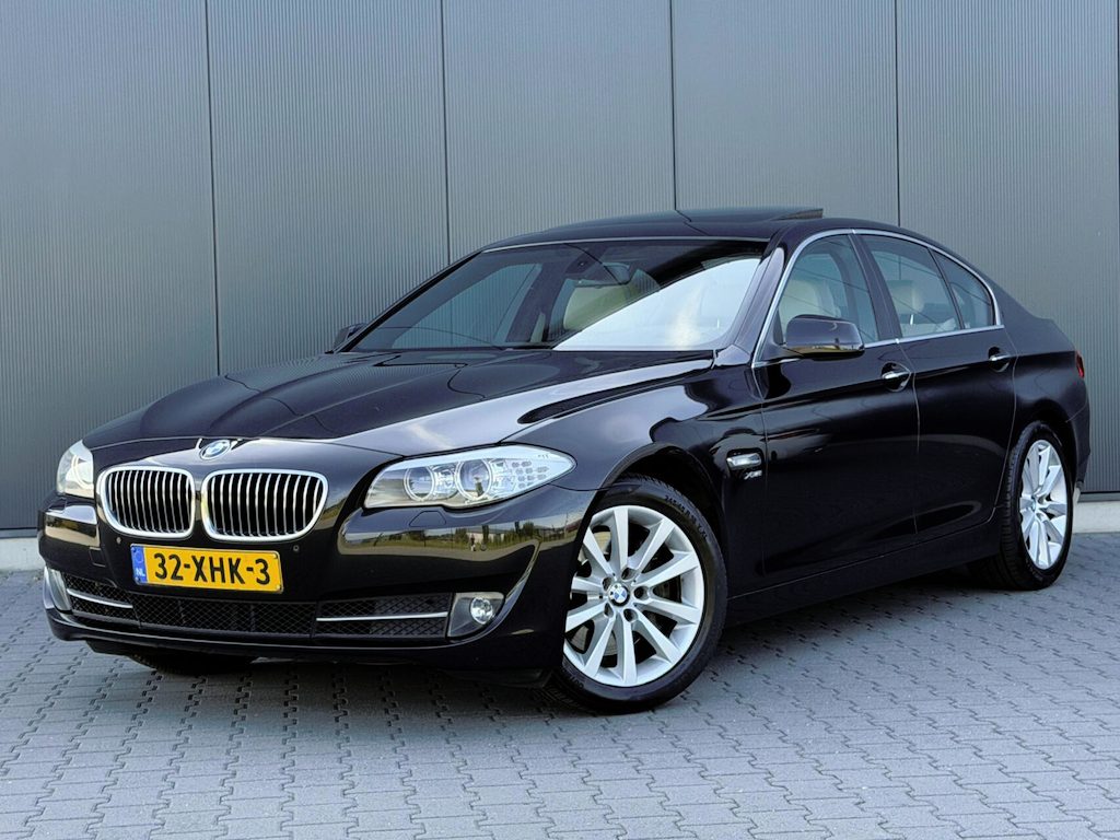 BMW 5-Serie 528xi High Executive Schuifdak - Leder - Xenon - Groot Navi - Trekhaak
