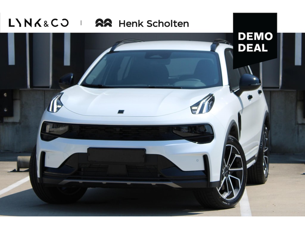 Lynk & Co 01 Core | Achteruitrijcamera | LED Koplampen | Adaptieve Cruise Control | Stoelverwarming | Apple Carplay/Android Auto | Navigatie | Climate Control