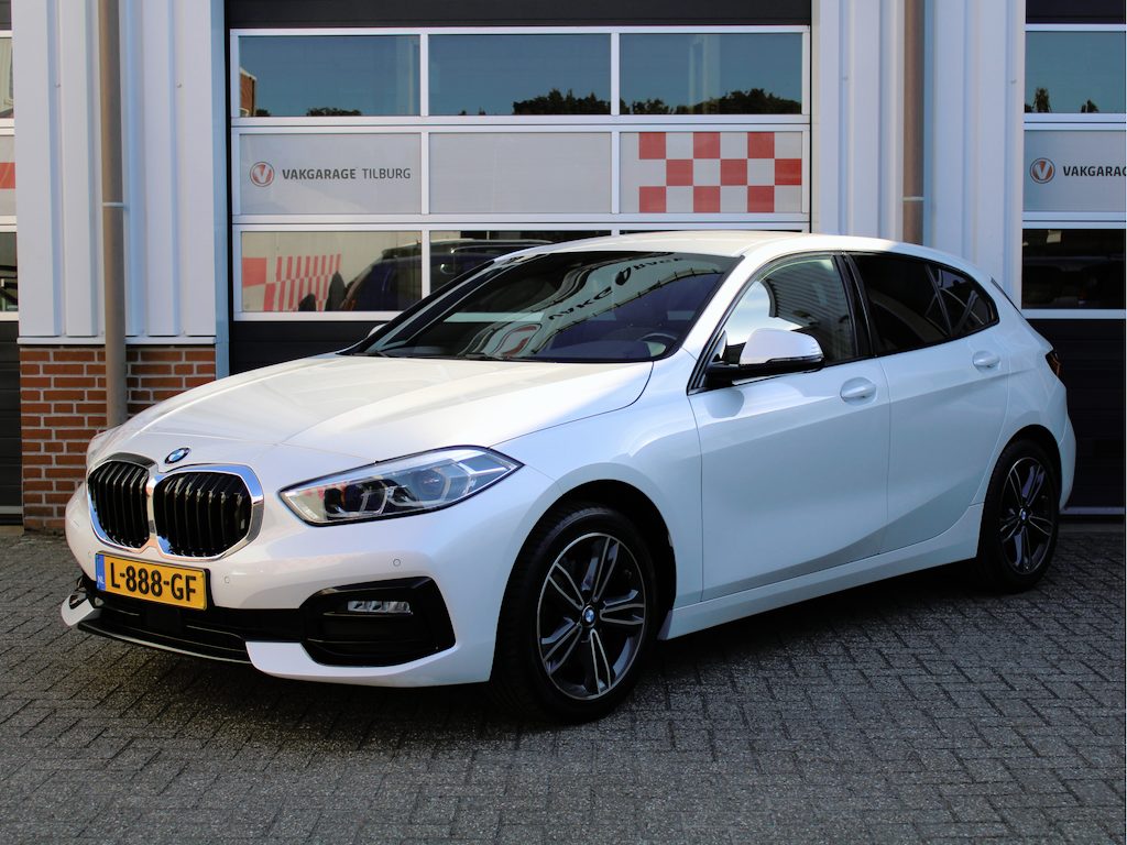 BMW 1-Serie 118i Business Edition Sport Automaat Stoelverw./Half leder Sport int/Cruise/Climate/Carplay/Digidash/17inch