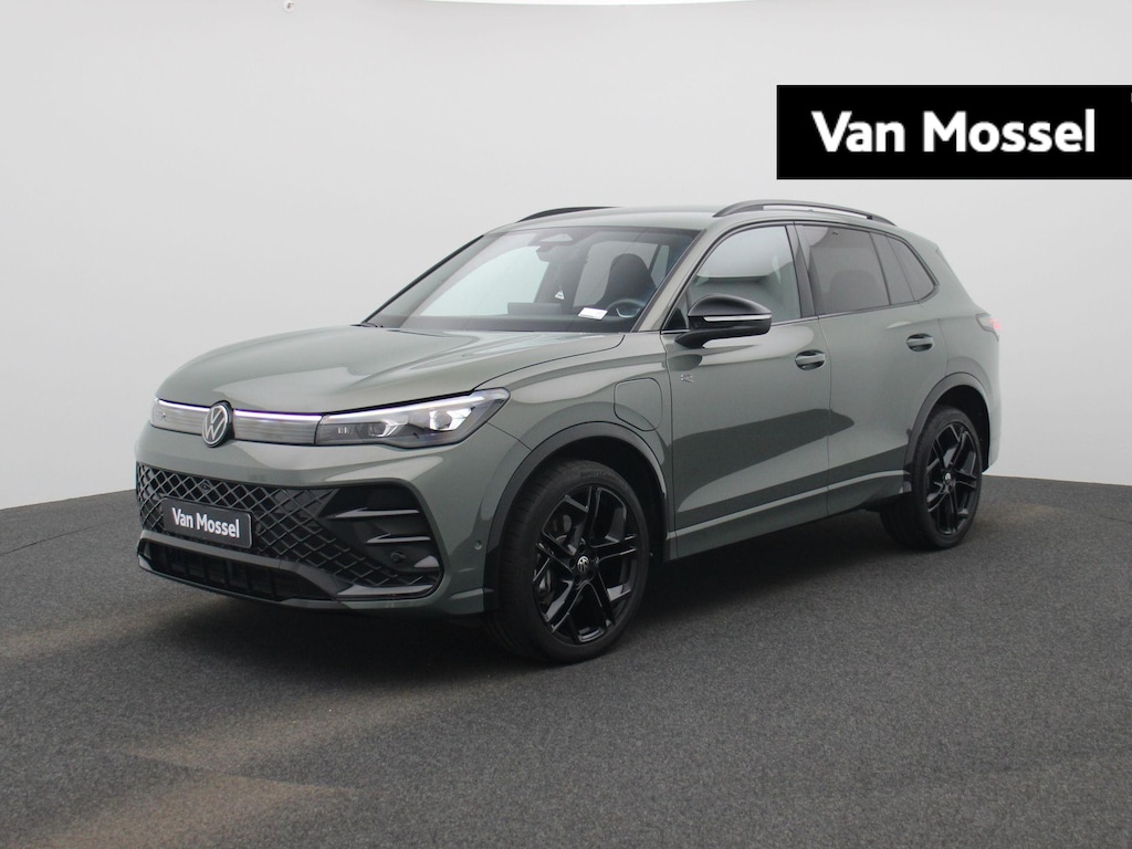 Volkswagen Tiguan 1.5 eHybrid R-Line Edition 272 PK| Soh 100% | Trekhaak | 360 Camera | Navigatie Groot | Head-Updisplay | LED Matrix | Stoelverwarming | Stuurwielverwarming