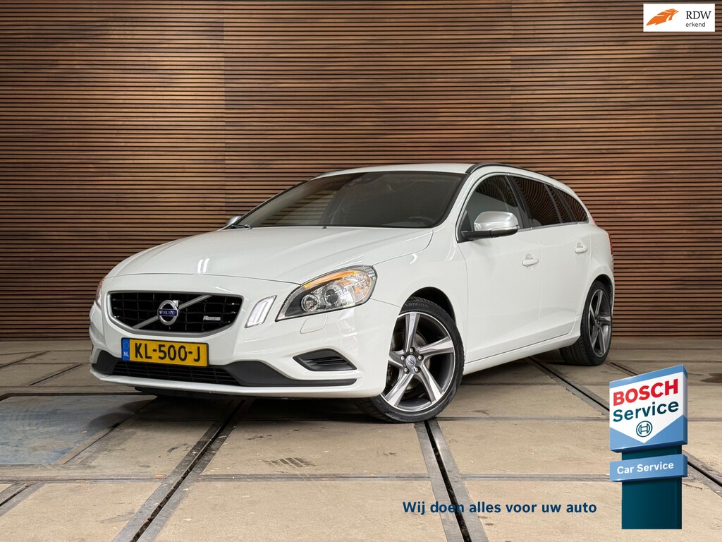 Volvo V60 1.6 T4 R-Design | Navi | Trekhaak | 180PK | Winter Pack | High Performance Audio | Leder/Alcantara