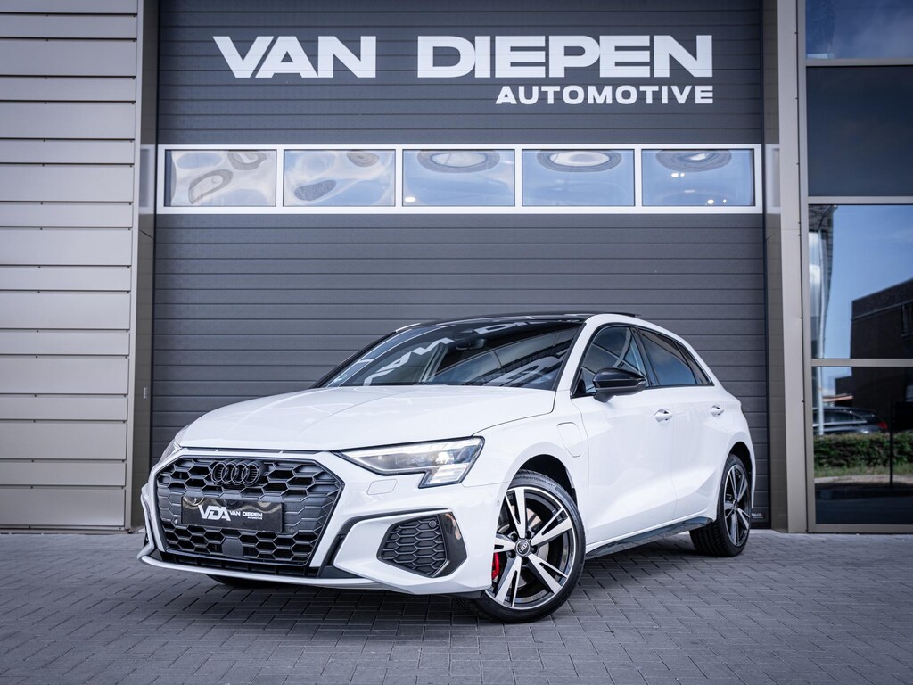 Audi A3 Sportback 45 TFSI e S edition Competition - Pano l Matrix l Elek stoel. l ACC