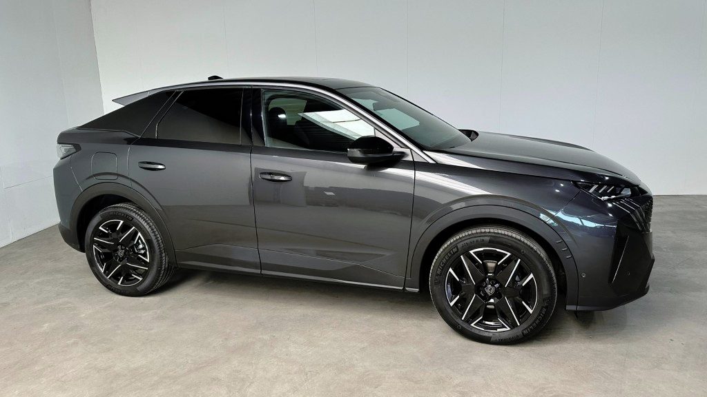 Peugeot 3008 GT 1.2 Hybrid, schuifdak,elec.A.klep,stoel/stuurverwarming,camera 360