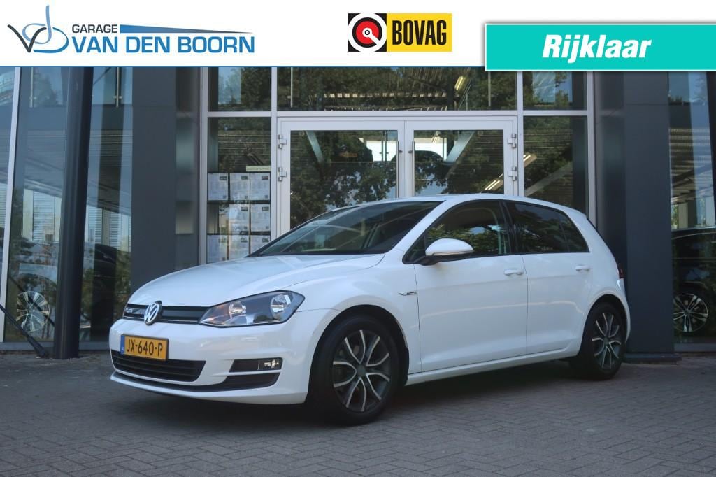 Volkswagen Golf 1.0 TSI BlueMotion, Auto-Hold, All-Season banden, Bluetooth etc.