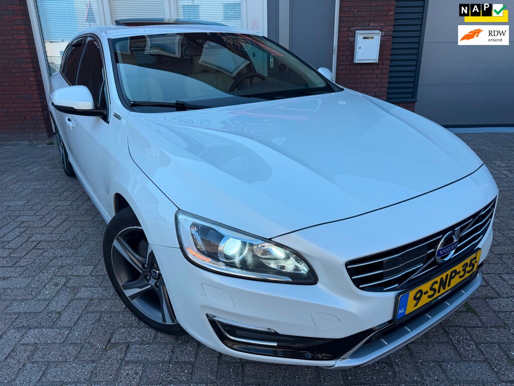 Volvo V60 2.4 D6 AWD Plug-In Hybrid Summum / Pano / Leder / Memory / Navi / PDC