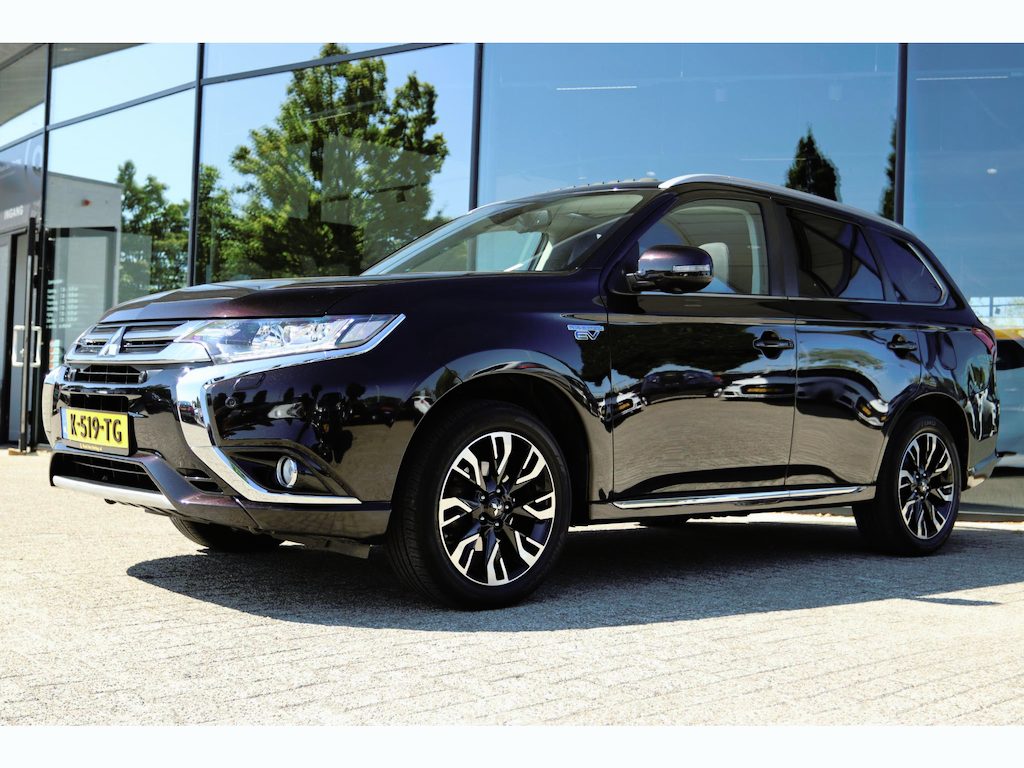 Mitsubishi Outlander 2.0 PHEV INSTYLE+ | ACC | TREKHAAK | LEDER | 360 CAMERA | PANO | CRUISE | CLIMATE