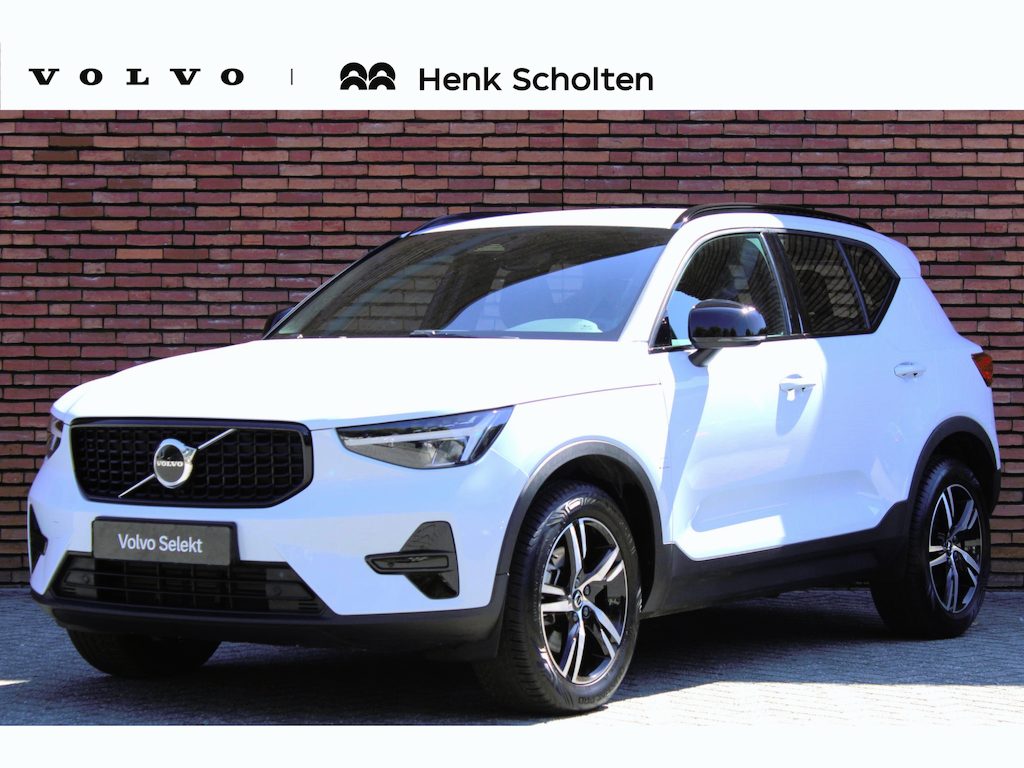 Volvo XC40 B4 Plus Dark | Trekhaak, inklapbaar | Stoel-/ stuurwielverwarming | Elektrisch verstelbare voorstoelen met geheugenfunctie | Adaptieve cruise control | 18 inch. lichtmetalen velgen | BLIS | All-season banden | Apple carplay/ Android auto | Pilot assist
