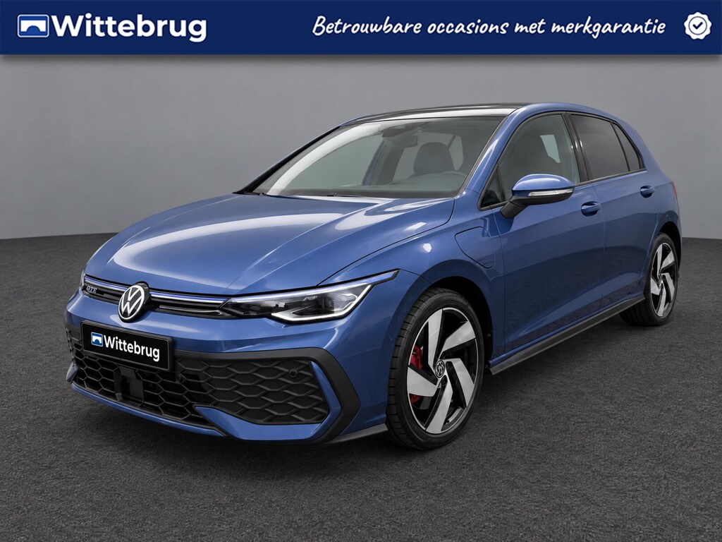Volkswagen Golf 1.5 eHybrid 272pk GTE DSG Automaat Panoramadak / 18"LM velgen / Trekhaak / Navigatie/ App-connect