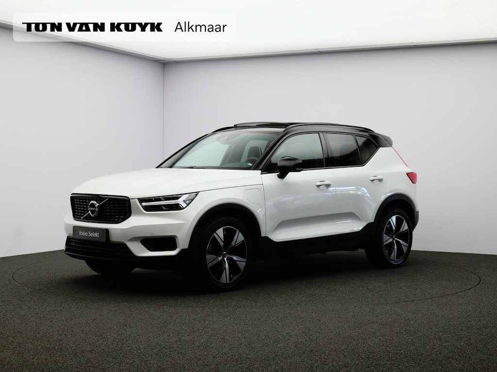 Volvo XC40 T5 262PK Plug in Hybrid R-Design / Trekhaak / Panoramisch Dak / Verwarmbare Voorstoelen+Stuurwiel / Adaptive Cruise / Extra Getint Glas /