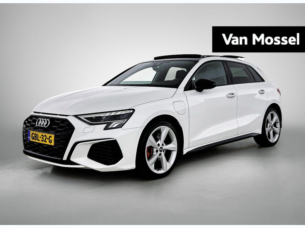 Audi A3 Sportback 45 TFSI e S edition Competition 245 PK | S-line | Panoramadak | Cruise control | Stoelverwarming | Navigatie | Apple Carplay | Android Auto | Lichtmetalen velgen |
