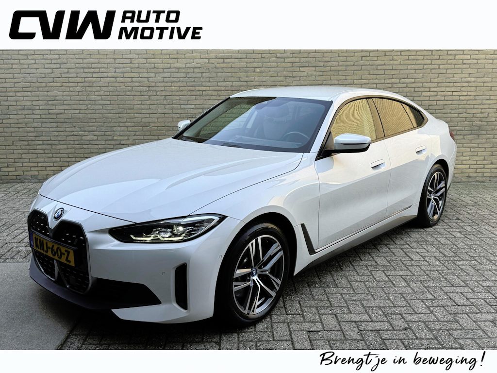 BMW i4 eDrive40 84 kWh | 93% SOH | Trekhaak elektrisch wegklapbaar | Sportstoelen | Half leder | Navigatie | Apple CarPlay | Stoelverwarming | 18 inch velgen | LED | DAB | Volledig onderhouden