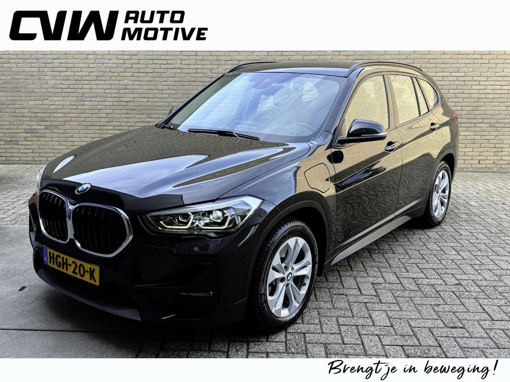 BMW X1 xDrive25e 220pk | Leder | Navigatie | LED | Cruise control | 17 inch velgen | Camera | DAB | Head up | PDC voor+achter | Elektrische achterklep | Volledig onderhouden