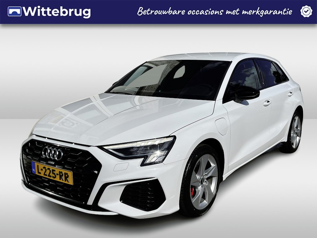 Audi A3 Sportback 45 TFSI e S-Line Competition / AUTOMAAT/ 2X S-LINE/ FULL-LED/ 245 PK/ DIGITAL DASH/ SMARTPHONE INTERFACE/ NAVI/ CRUISE/ CLIMATE/ PARK. SENSOREN/ 17" LMV